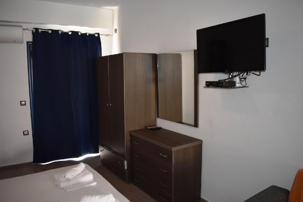 Hotel Christina Studios & Apartments